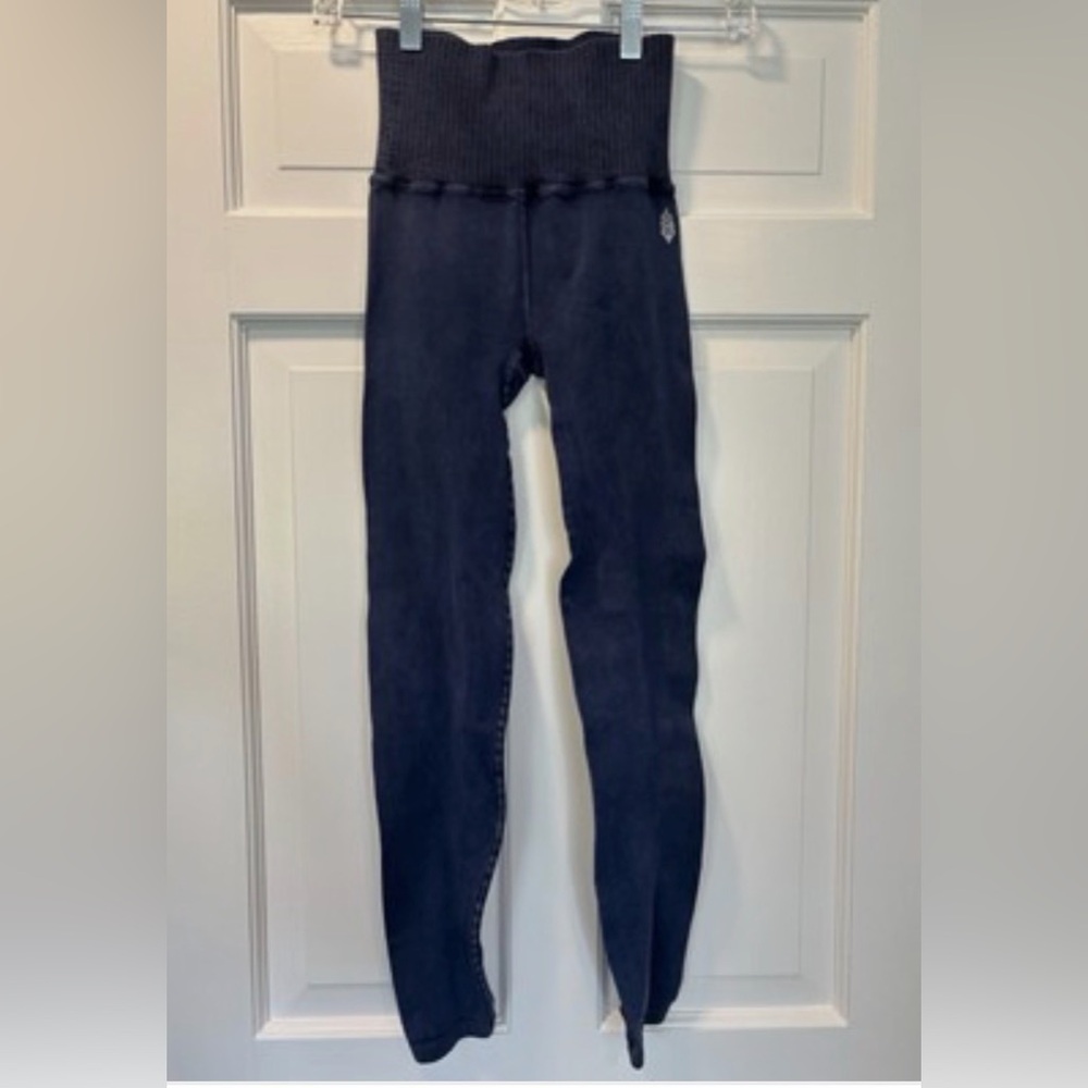 NWOT FP Movement Good Karma Leggings Size M/L in Washed Black - Picture 5 of 7